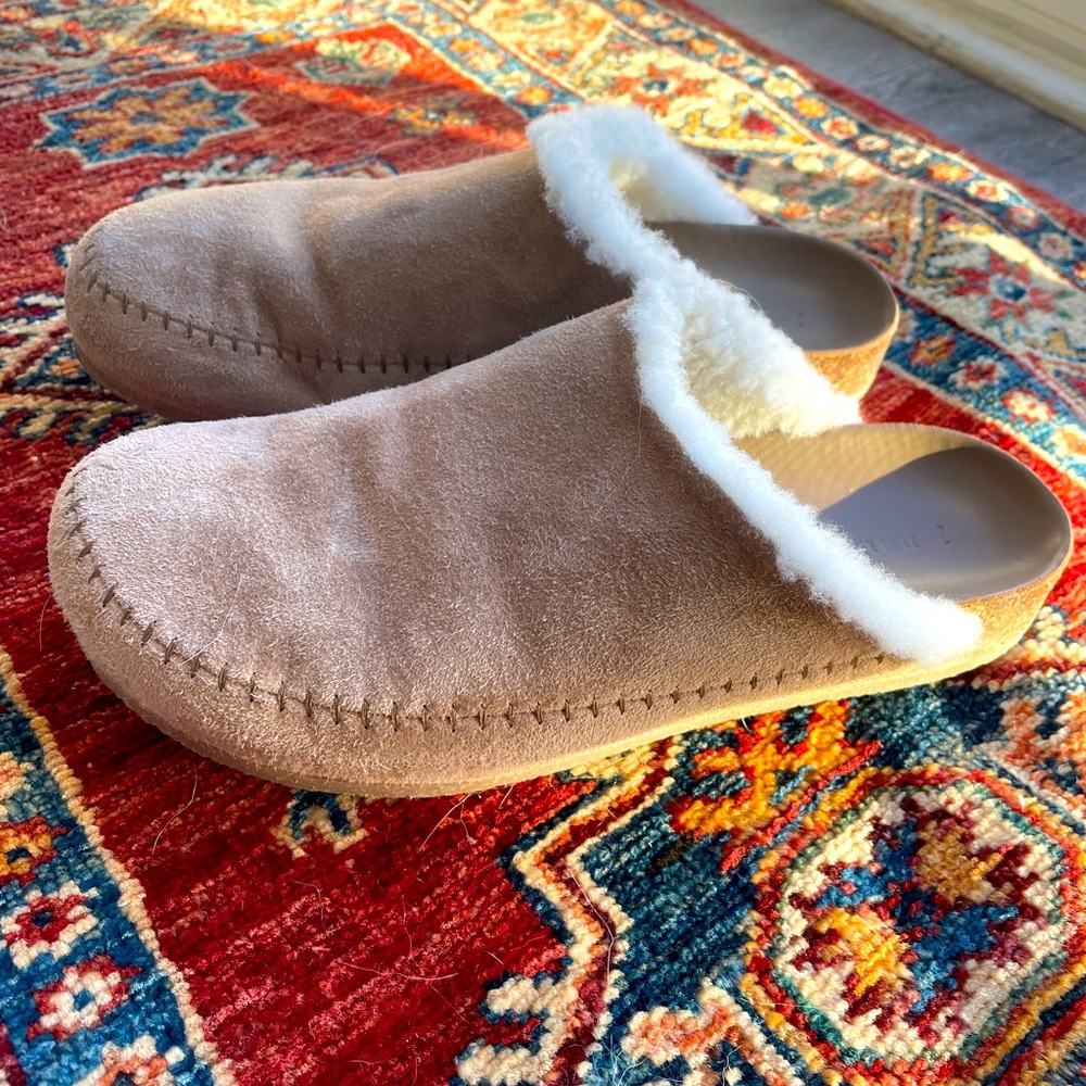 Shearling-lined clog from Jenni Kayne! 🌾
